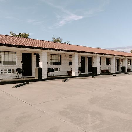 The Cowboy Motel Camp Wood Buitenkant foto