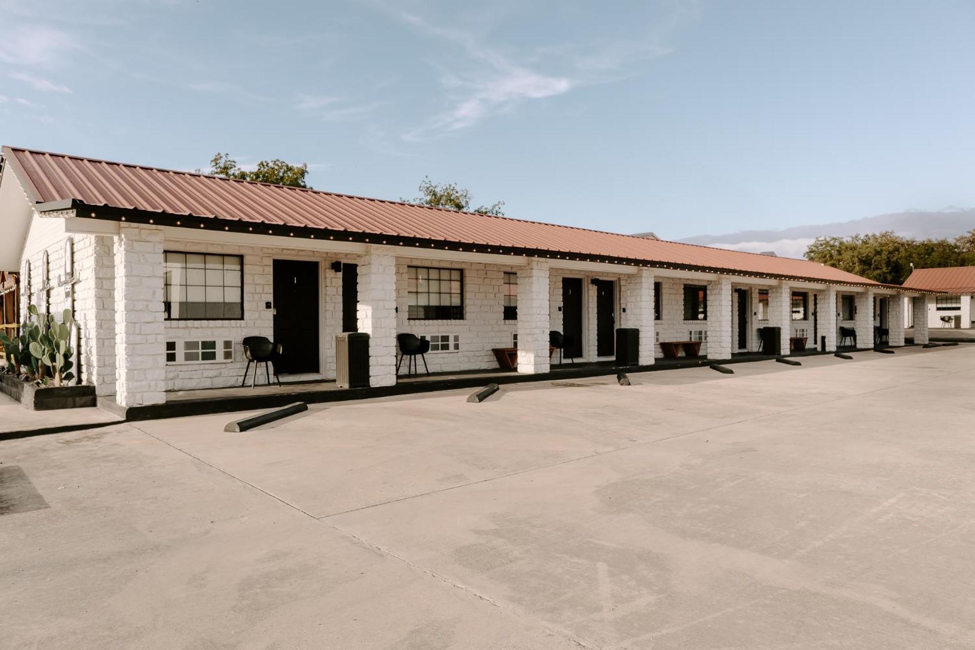 The Cowboy Motel Camp Wood Buitenkant foto